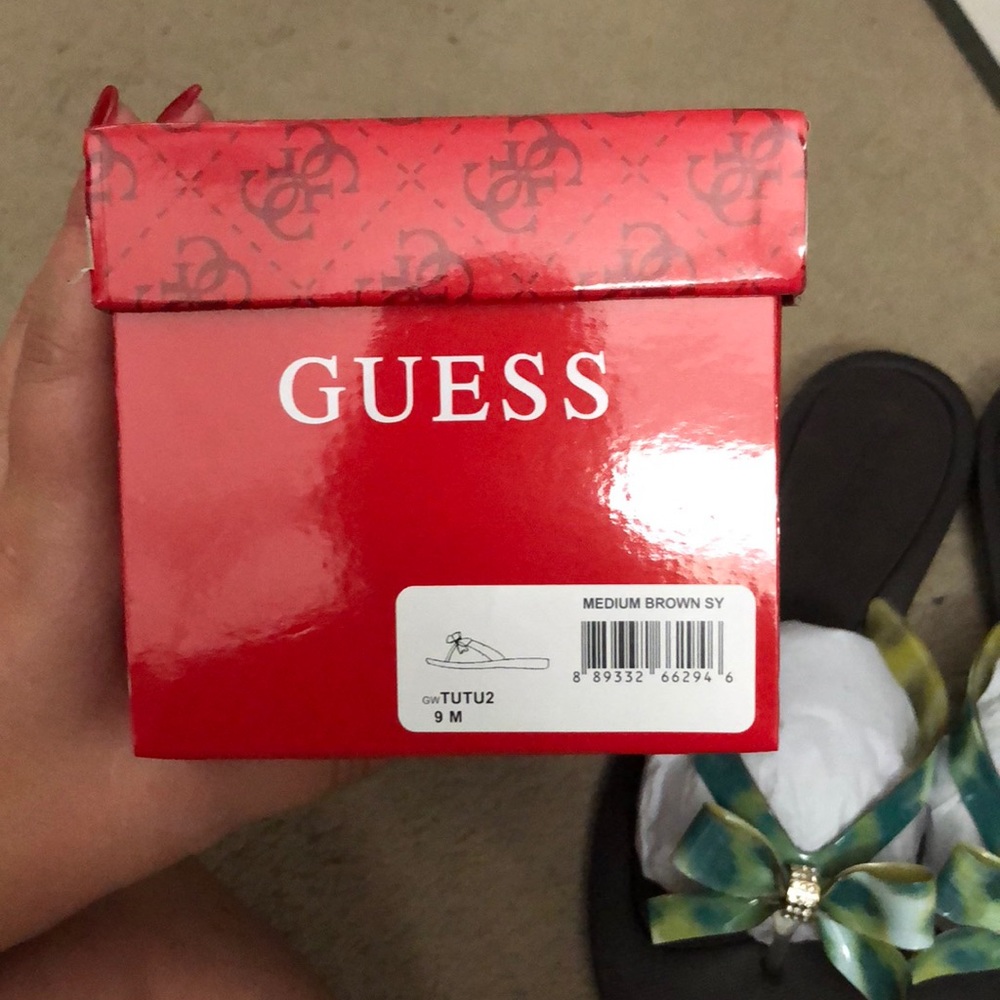 Guess flip flops - Picture 4 of 4